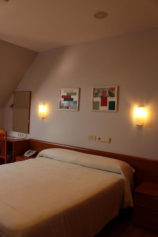 Hotel As Camelias 2*